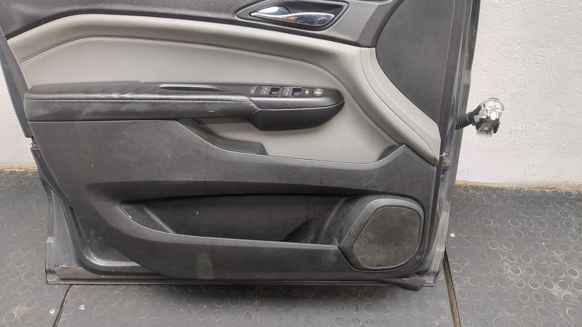 Дверь передняя левая