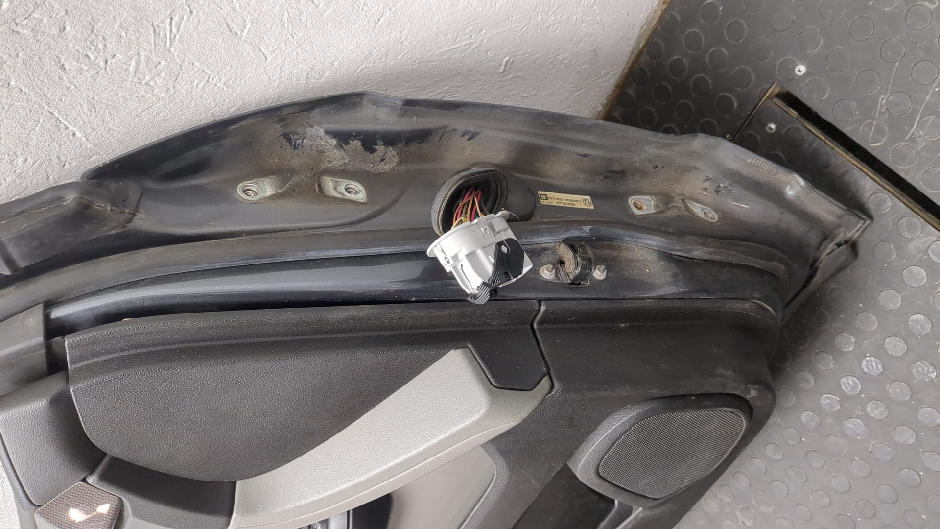 Дверь передняя левая