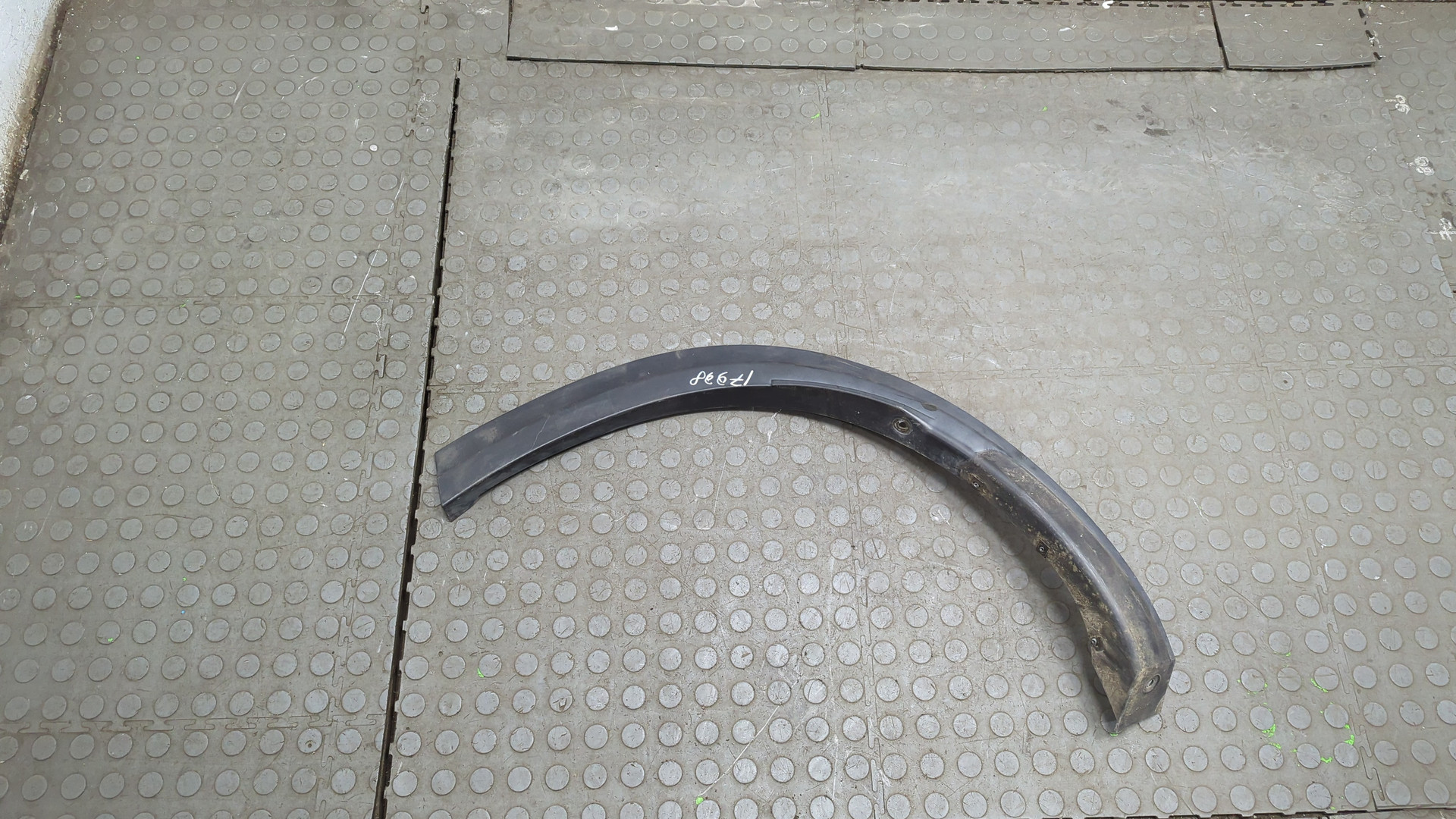 Накладка заднего крыла левого