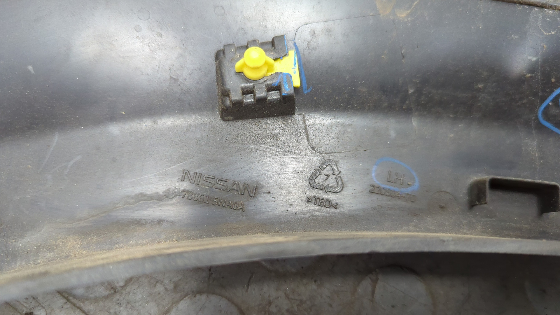 Накладка заднего крыла левого