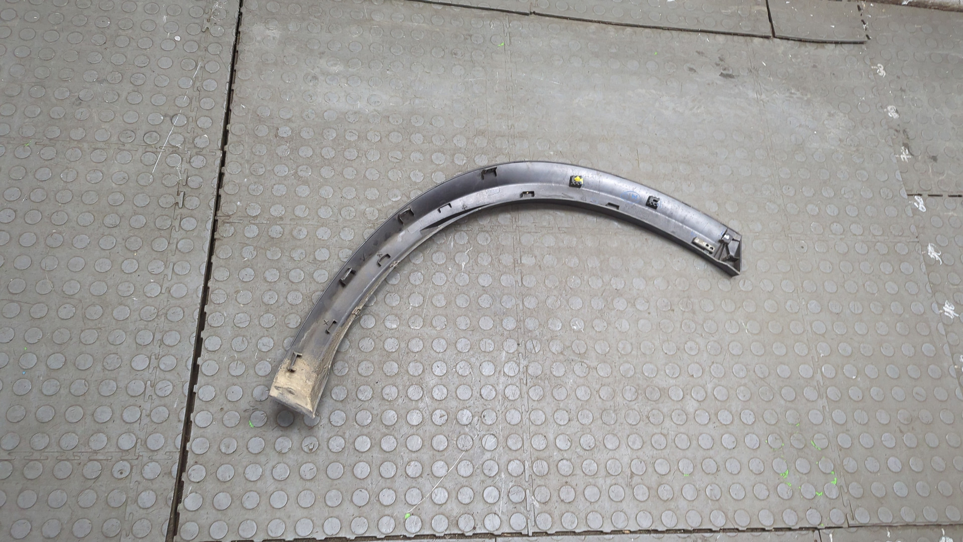 Накладка заднего крыла левого