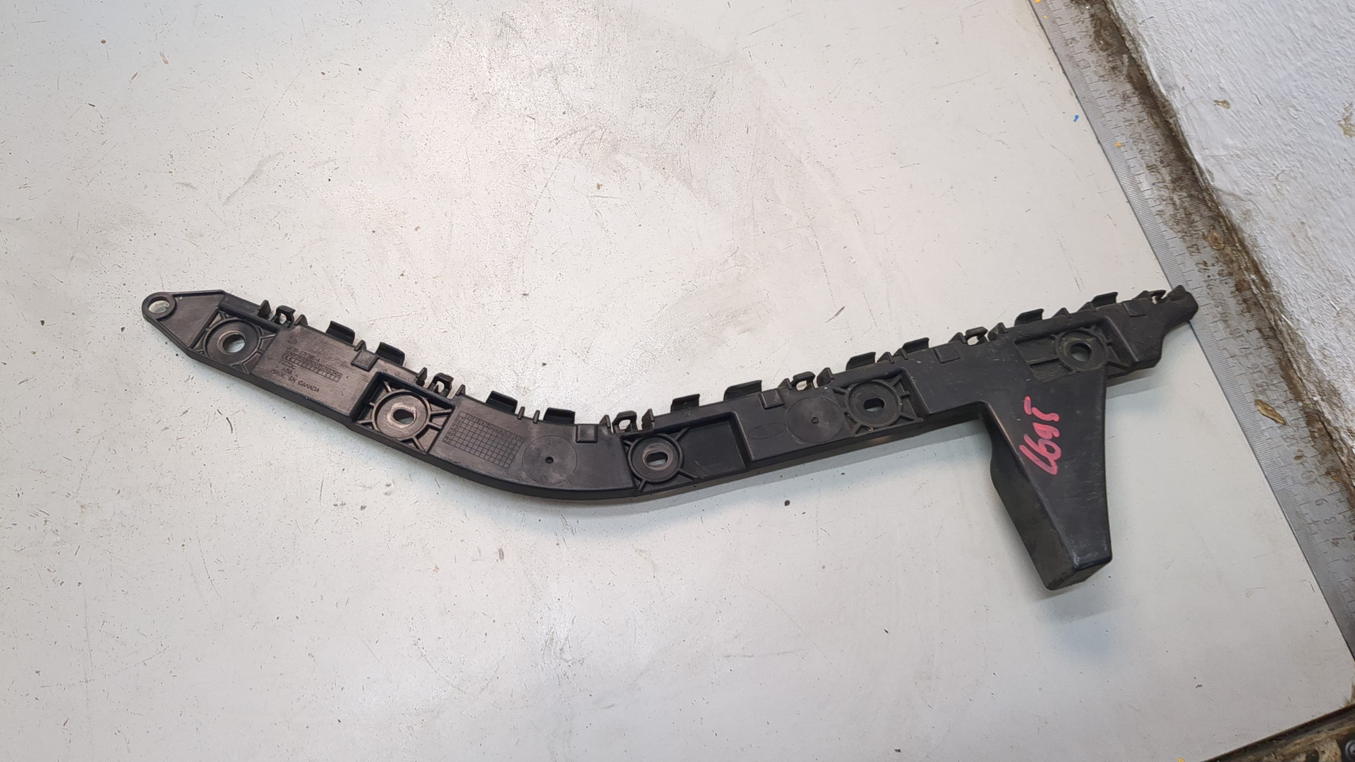 Кронштейн заднего бампера правый