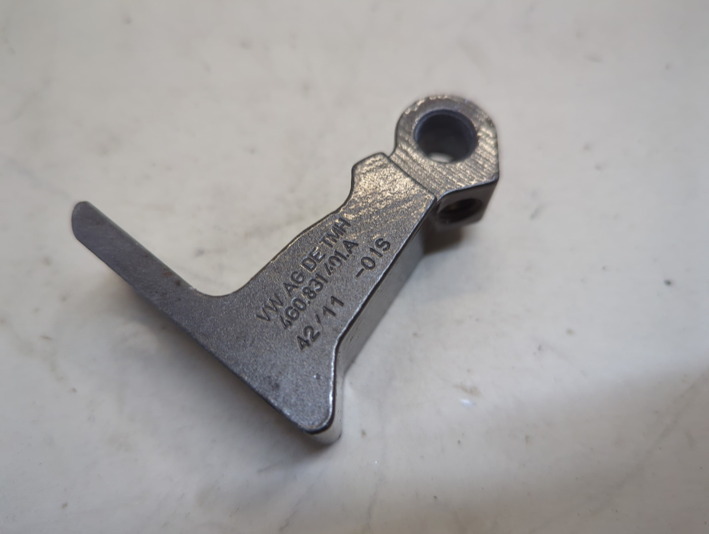 Петля двери