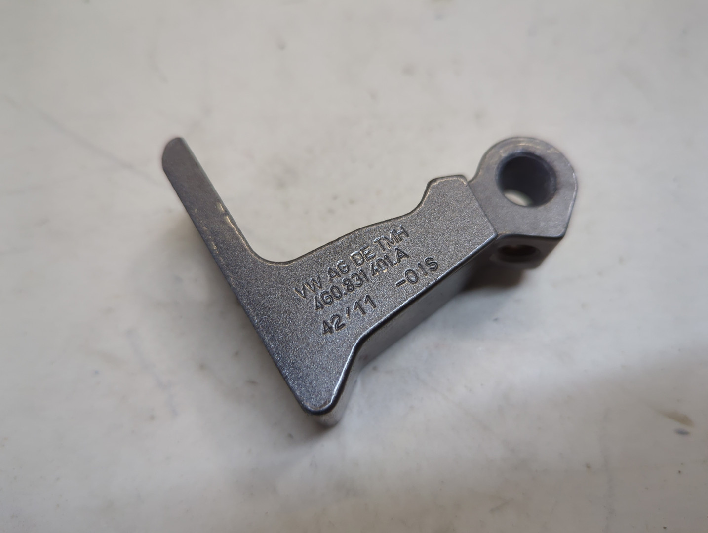 Петля двери