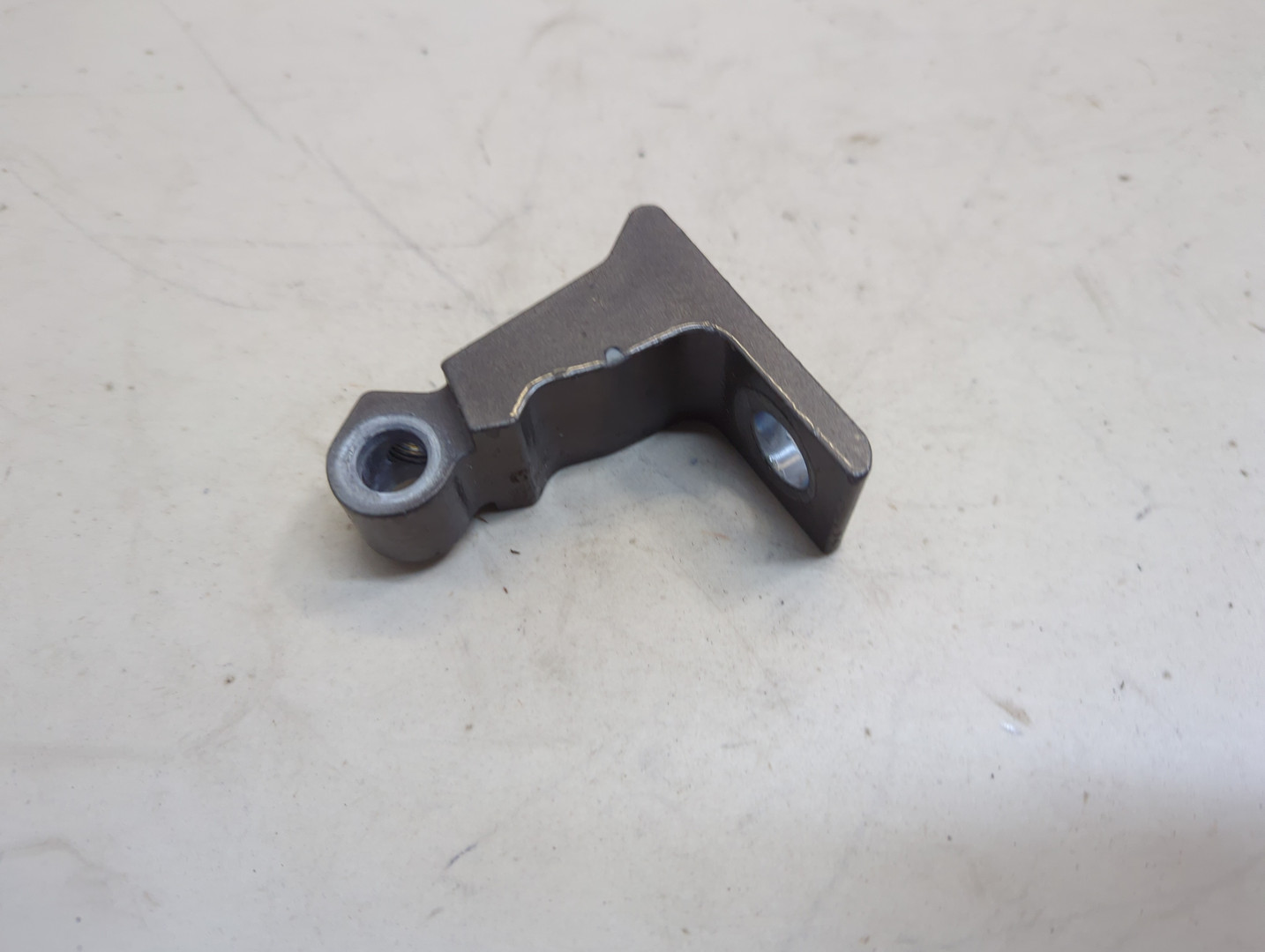 Петля двери