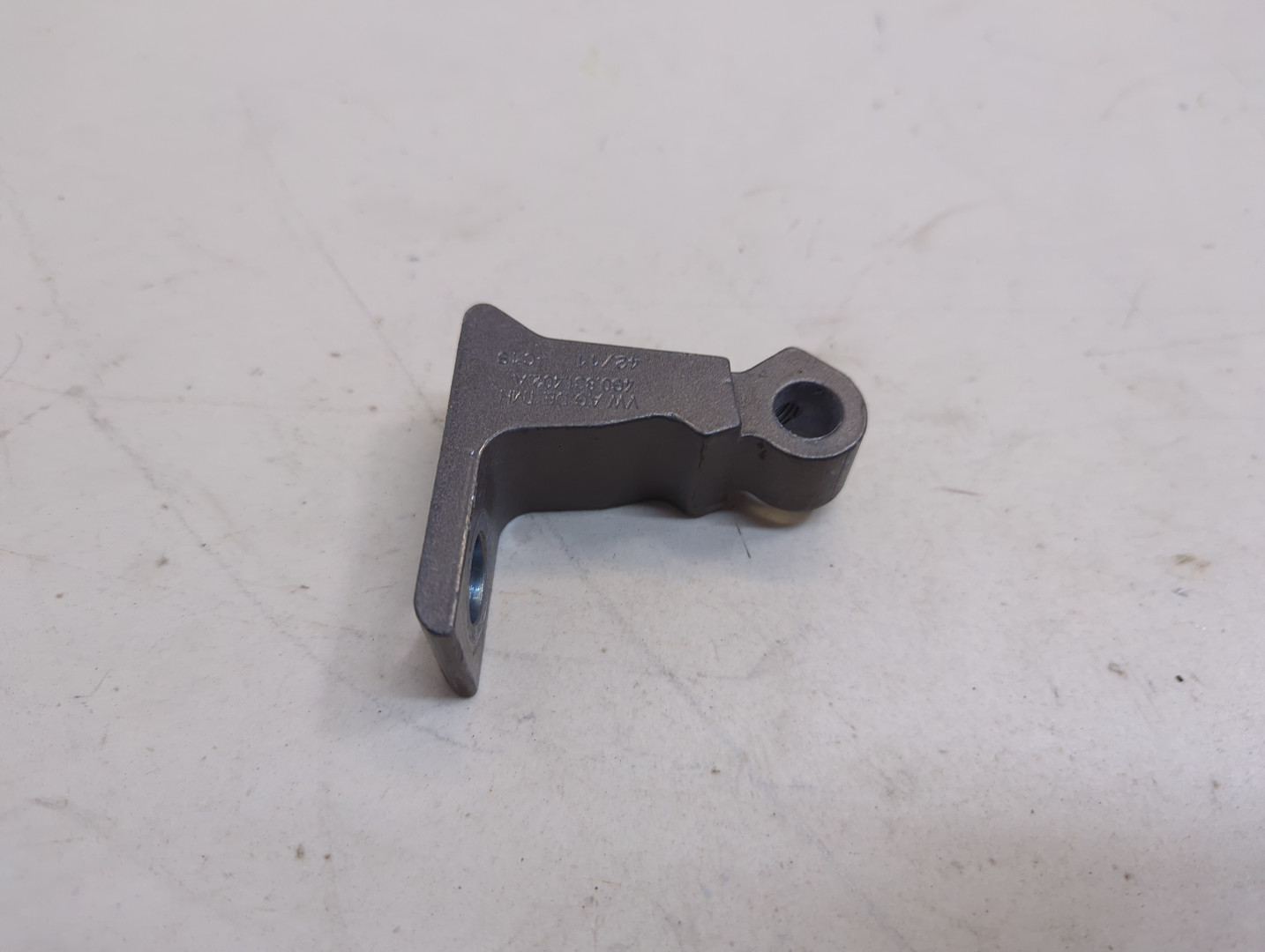 Петля двери