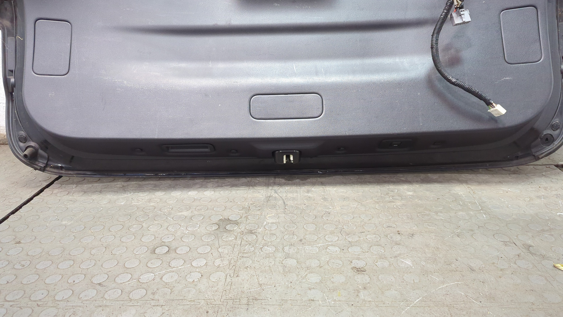 Дверь багажника