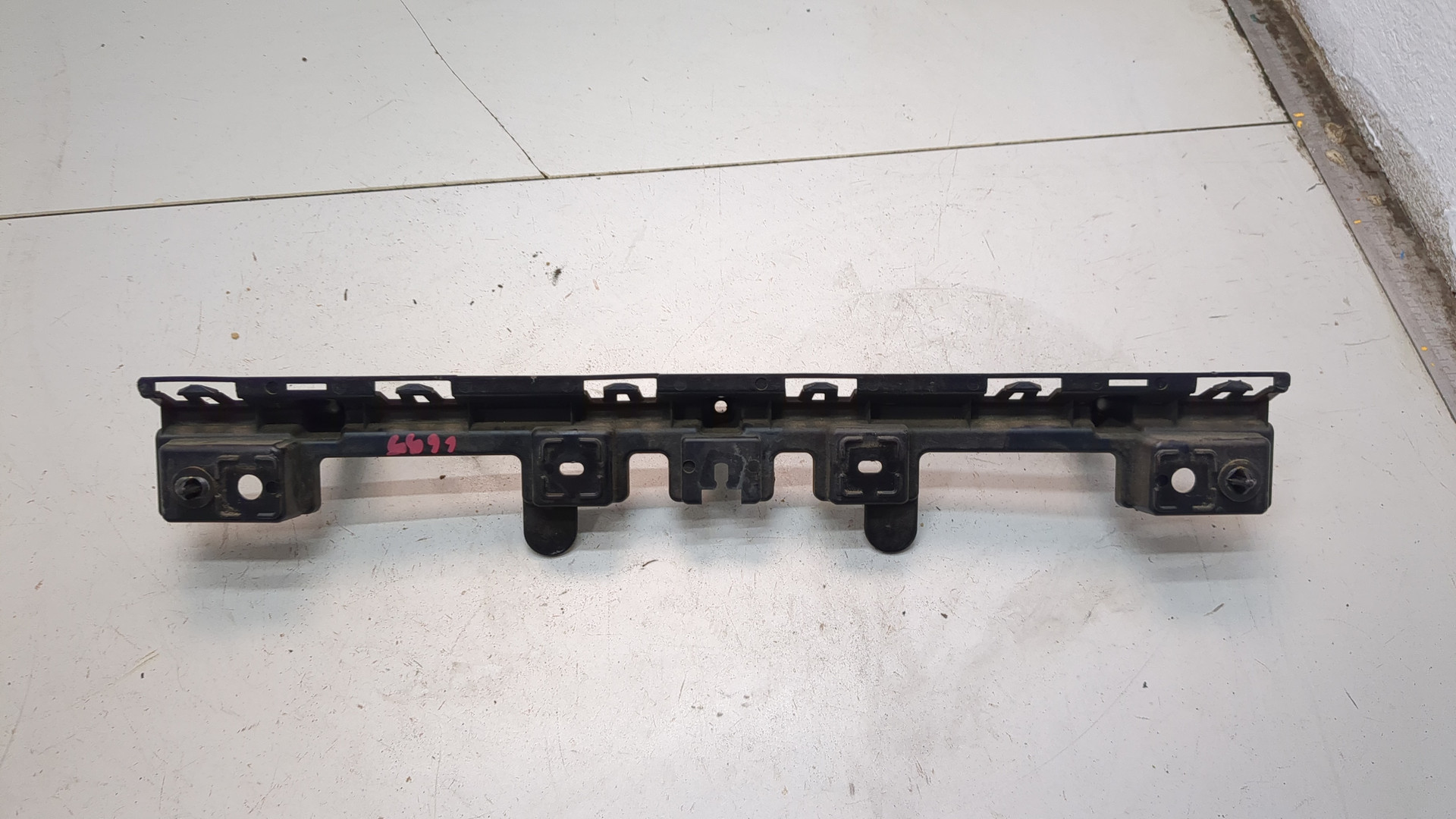 Кронштейн заднего бампера