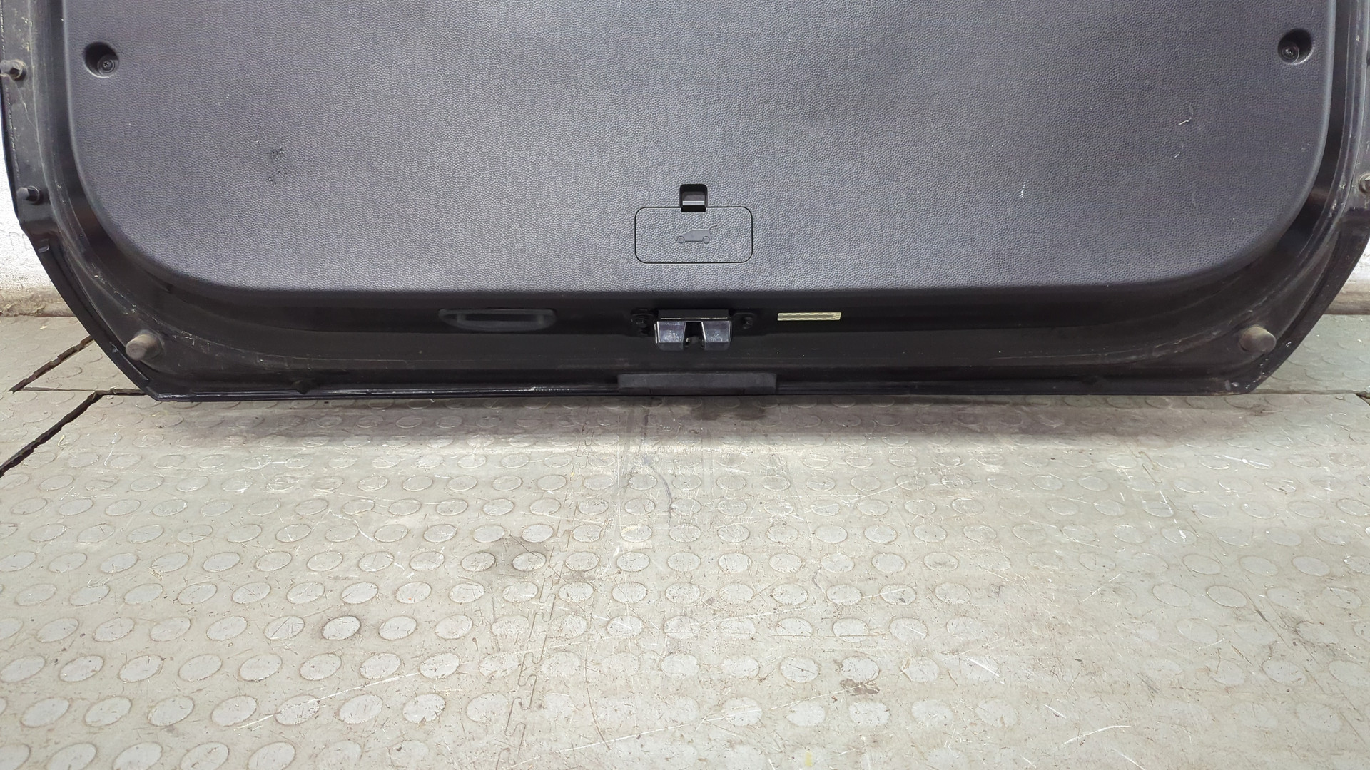 Дверь багажника