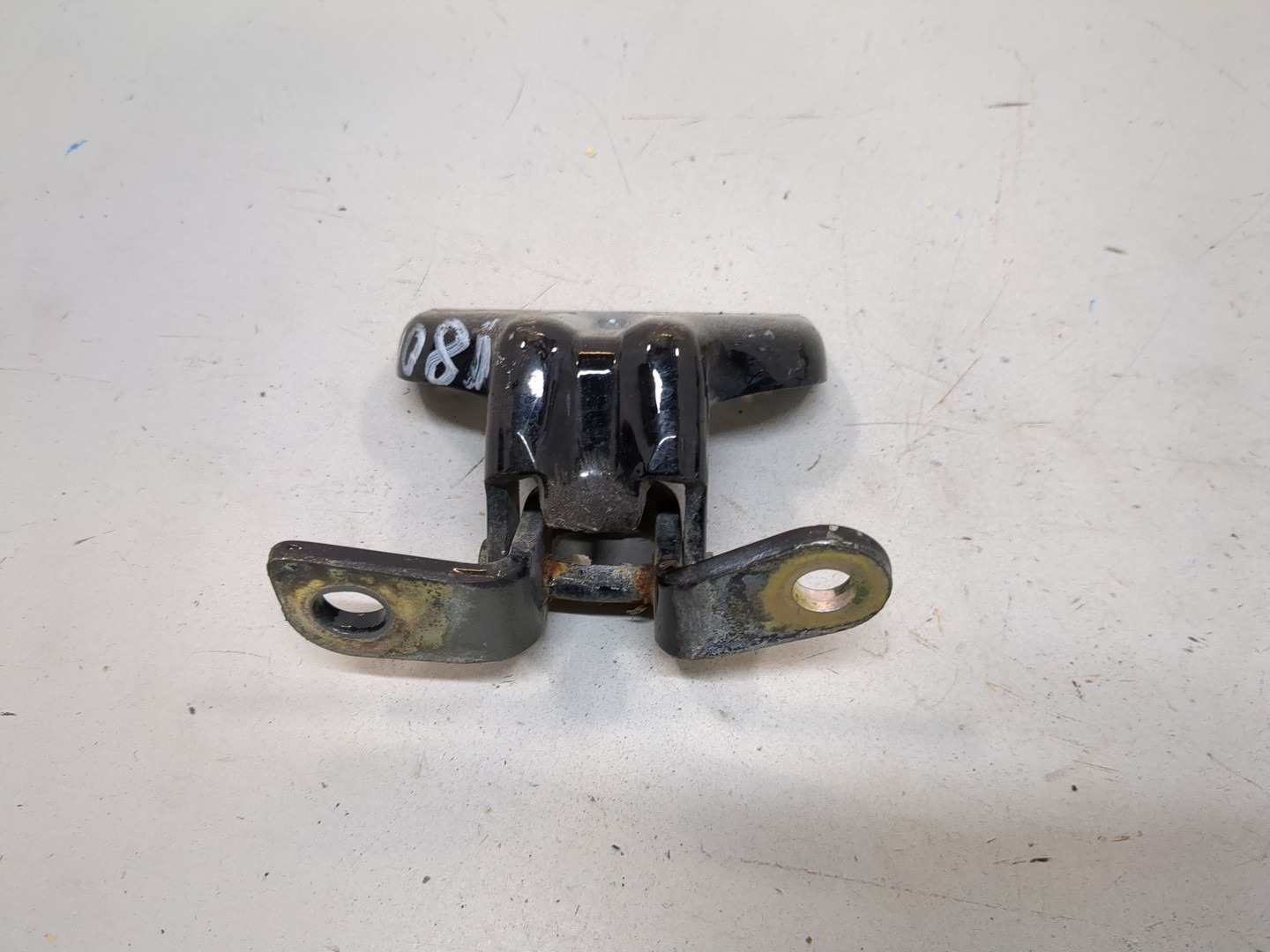 Петля двери