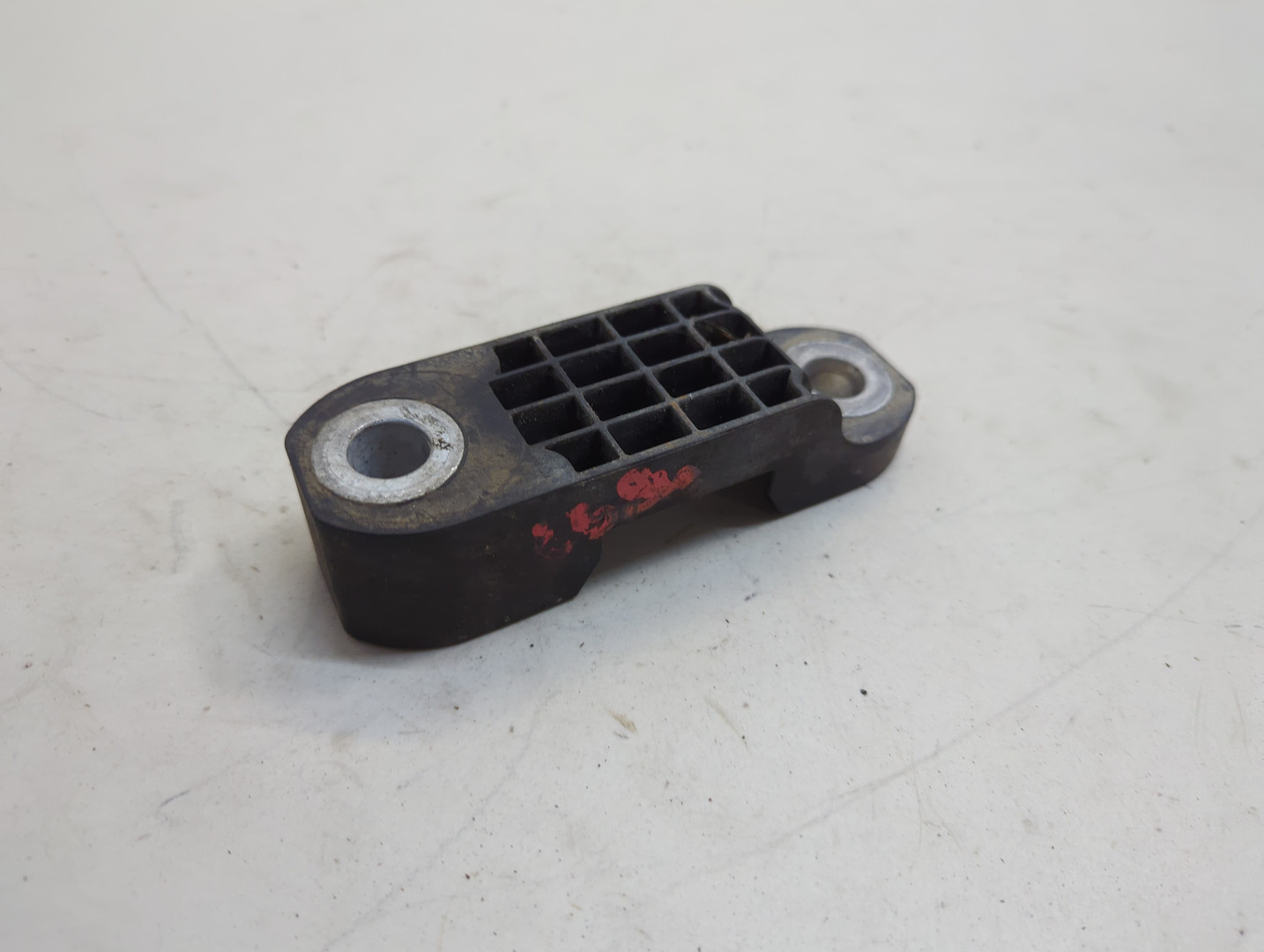 Кронштейн усилителя переднего бампера