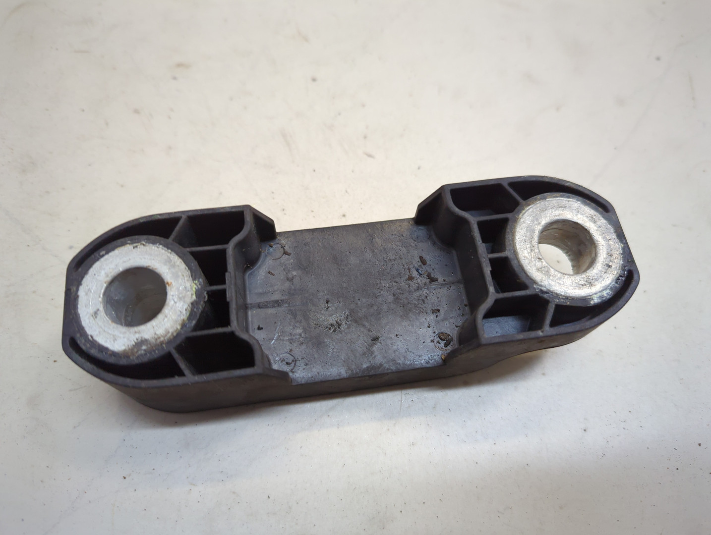 Кронштейн усилителя переднего бампера