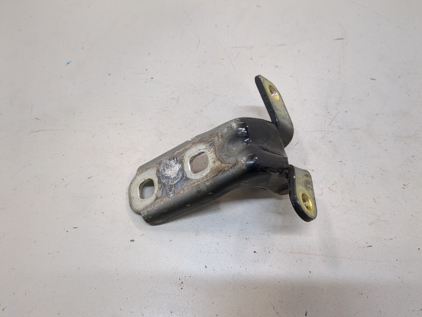 Петля двери