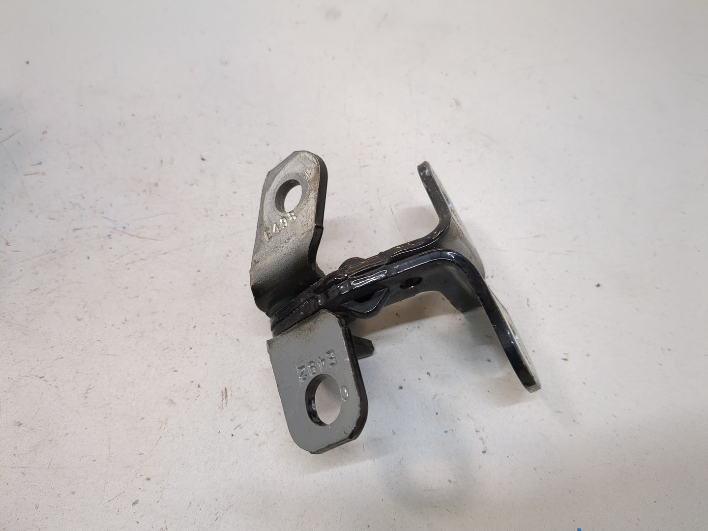 Петля двери