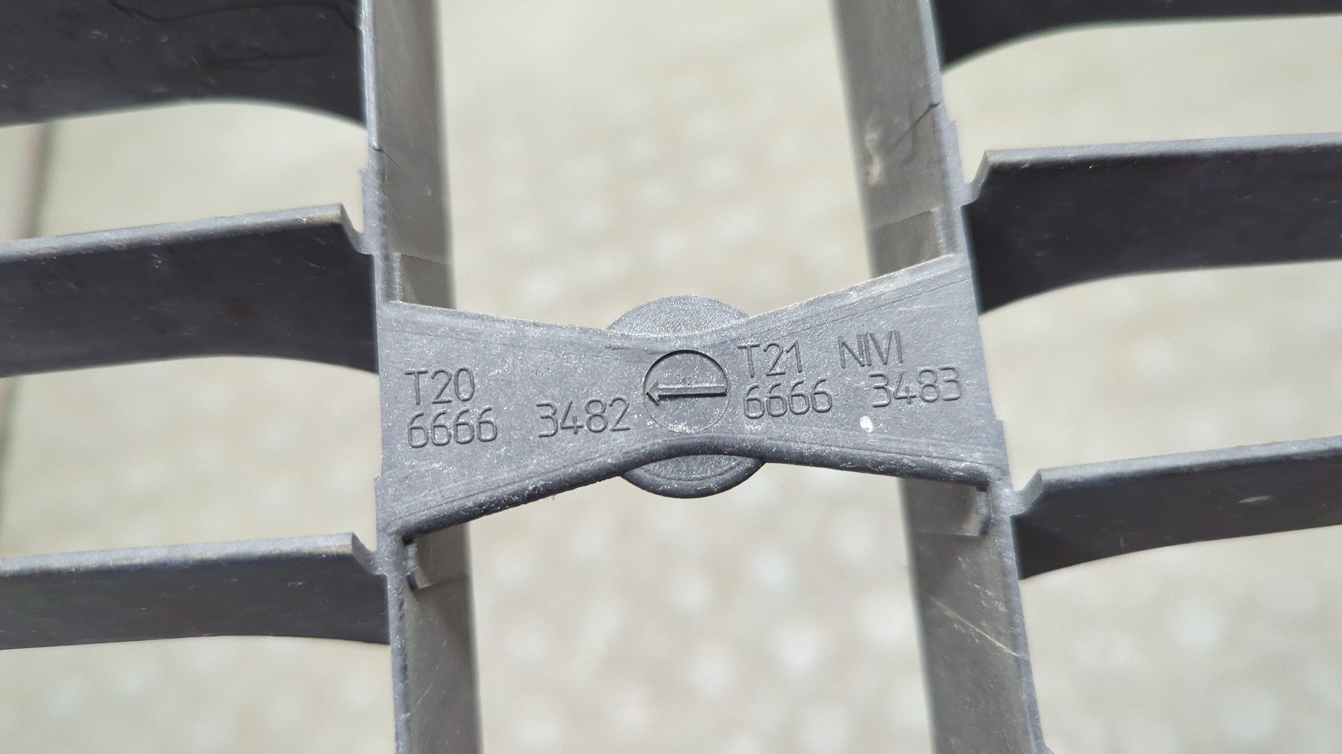 Жалюзи (воздуховод) бампера переднего