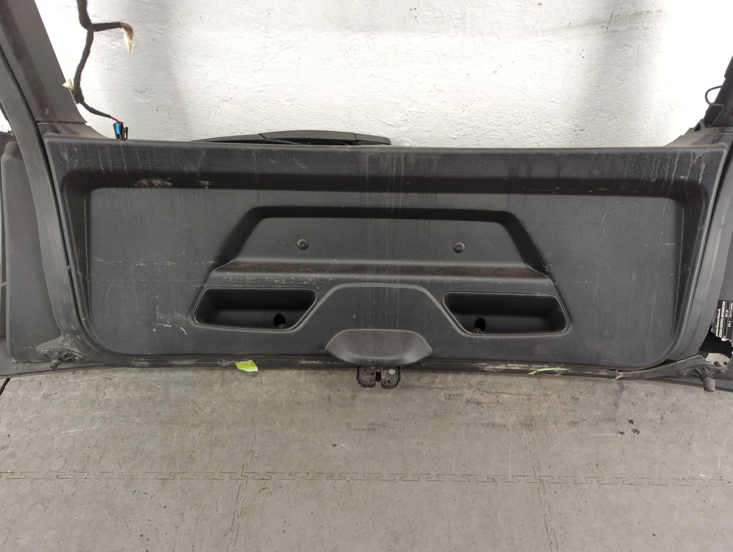 Дверь багажника