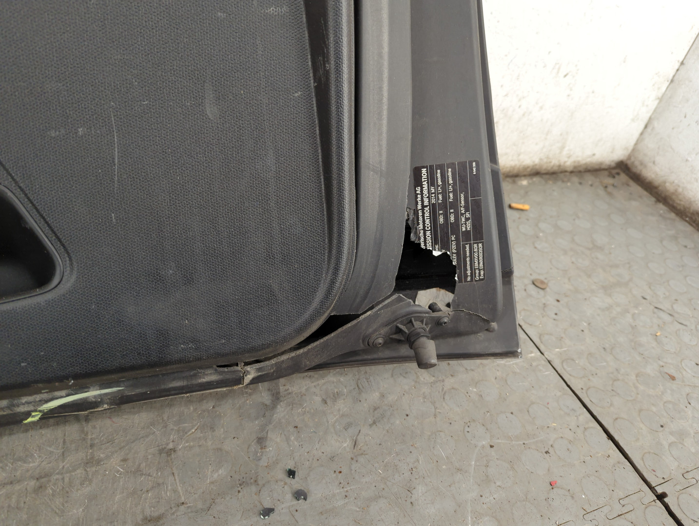 Дверь багажника