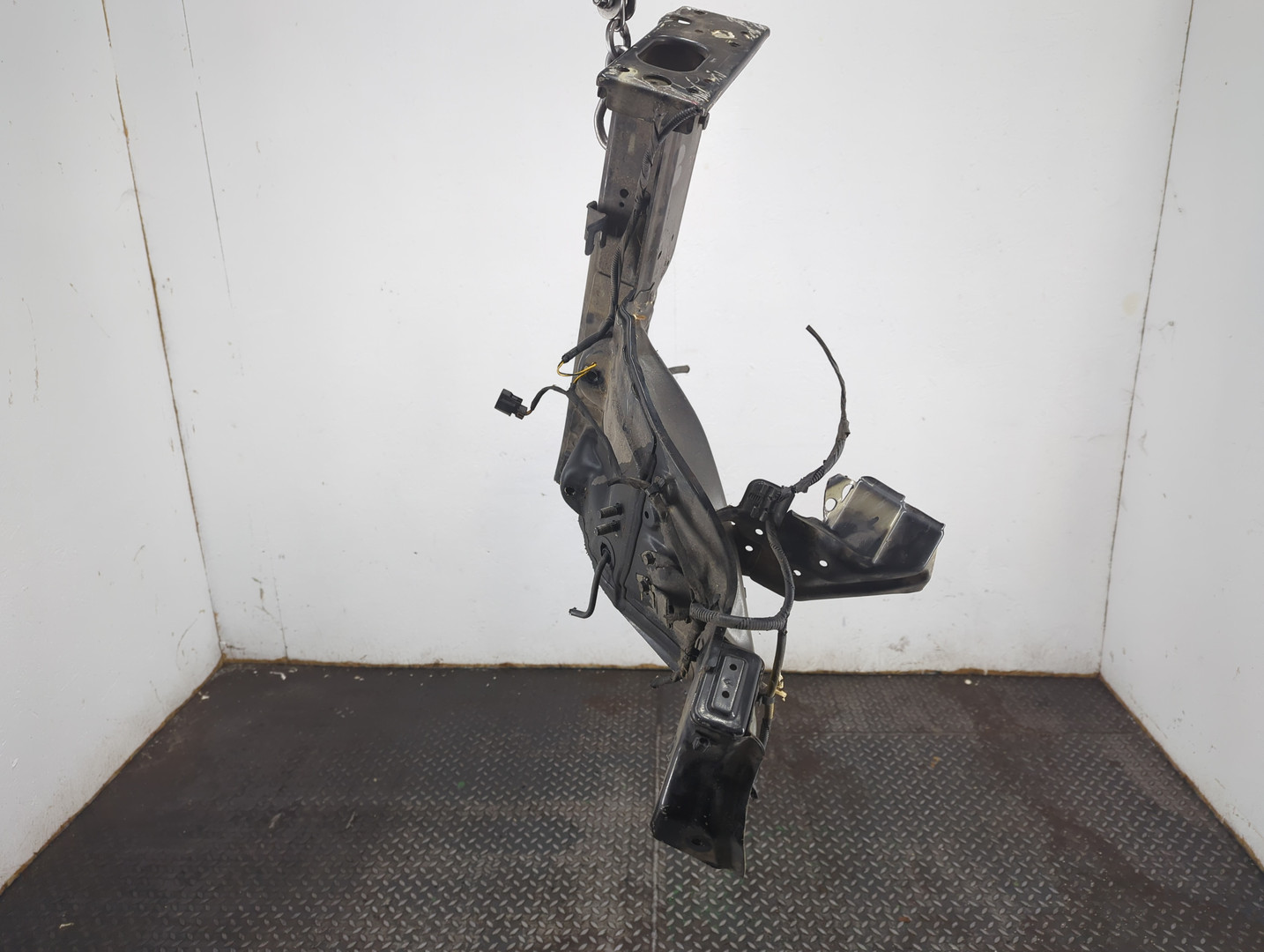 Лонжерон передний правый