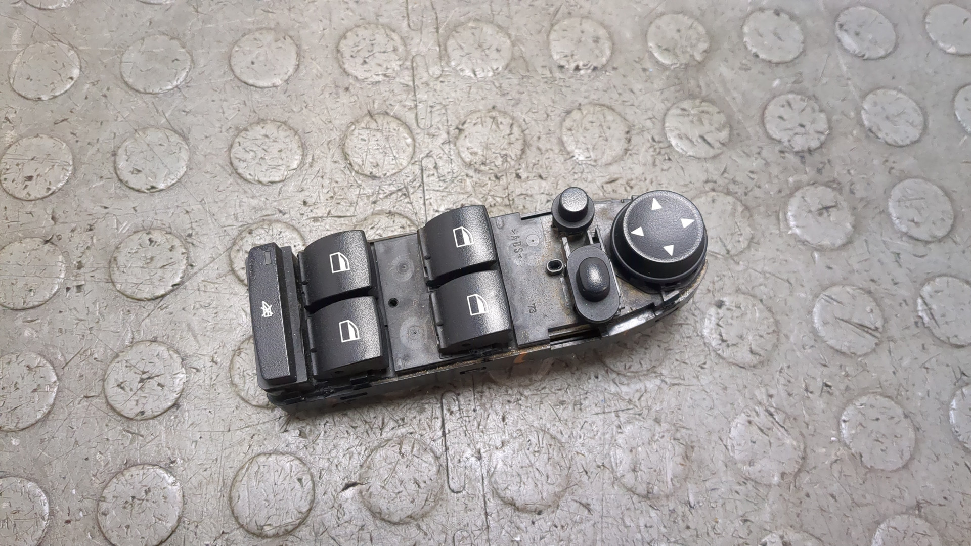 Кнопка стеклоподъемника