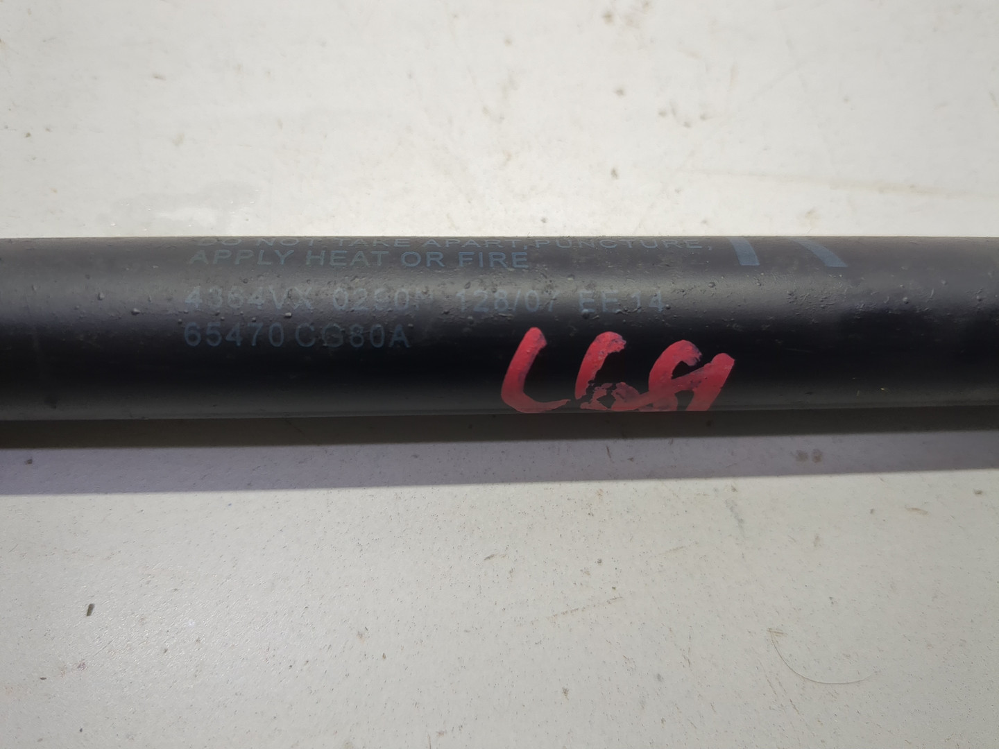 Амортизатор капота