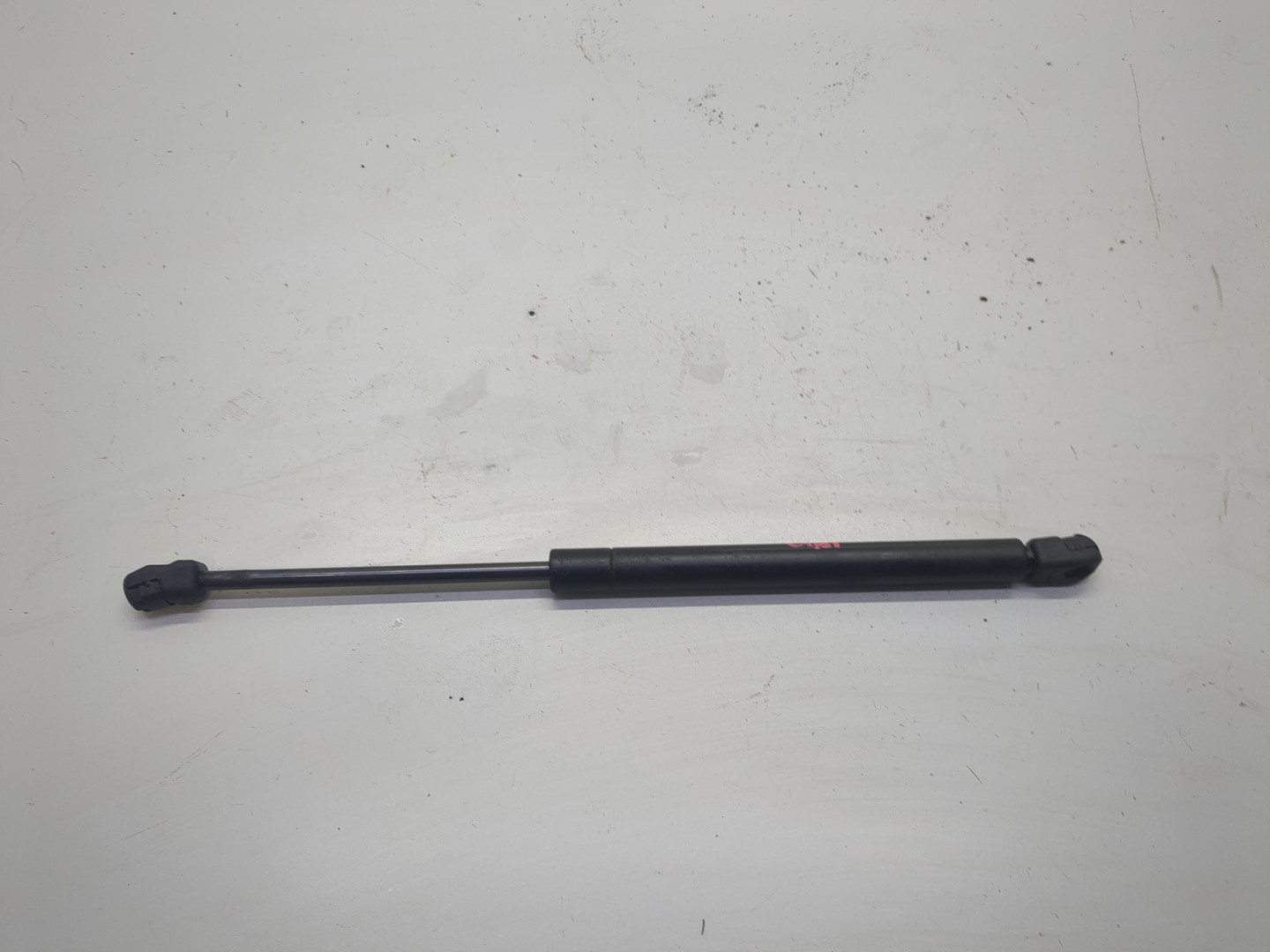 Амортизатор капота