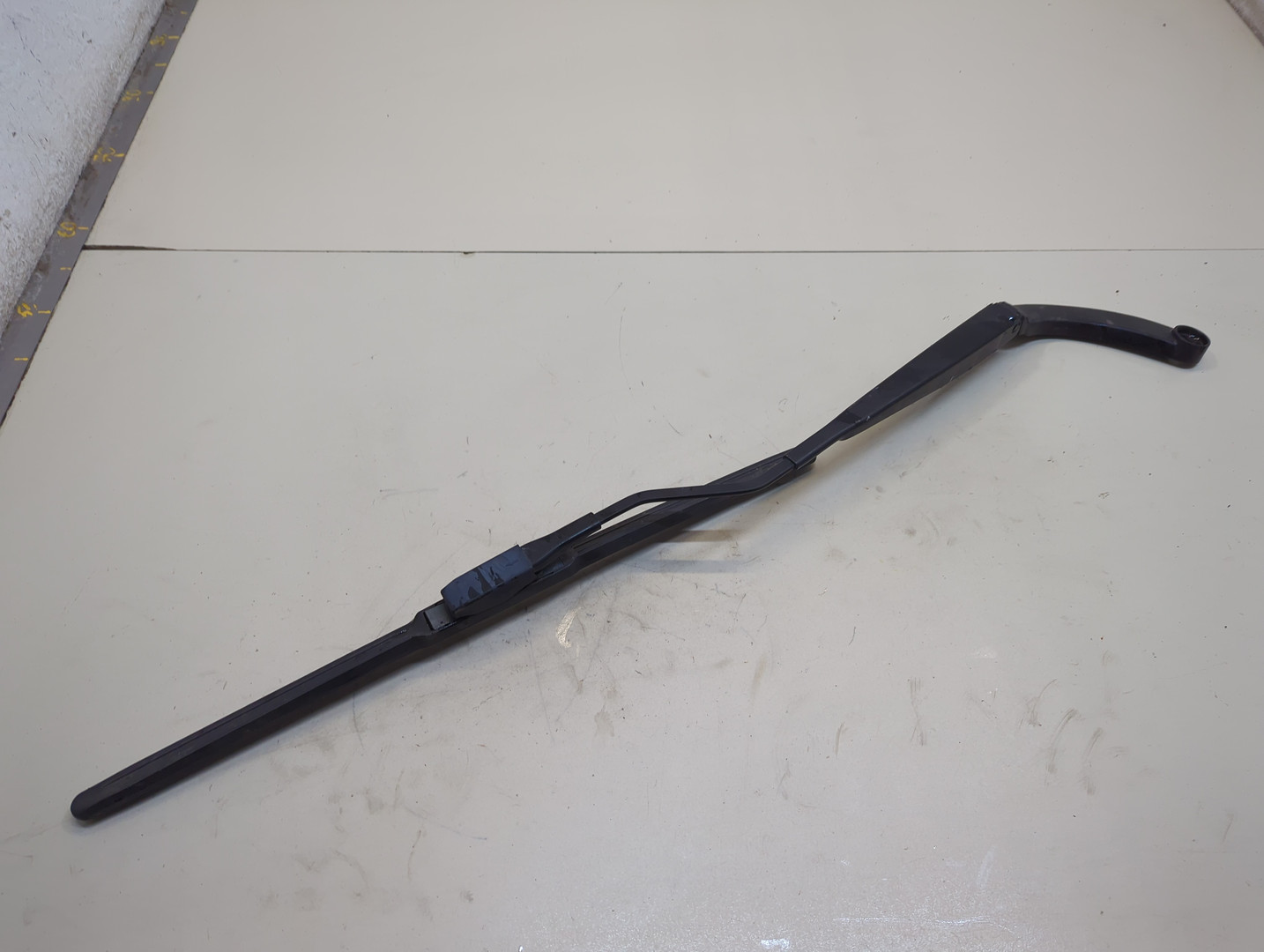 Поводок стеклоочистителя передний правый