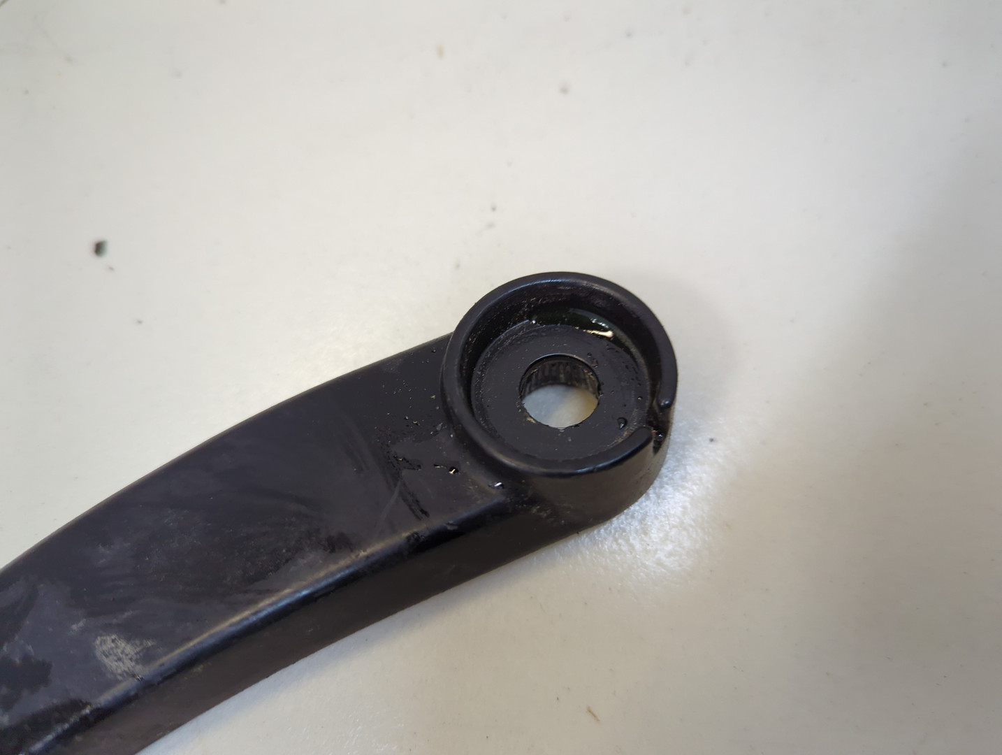 Поводок стеклоочистителя передний правый