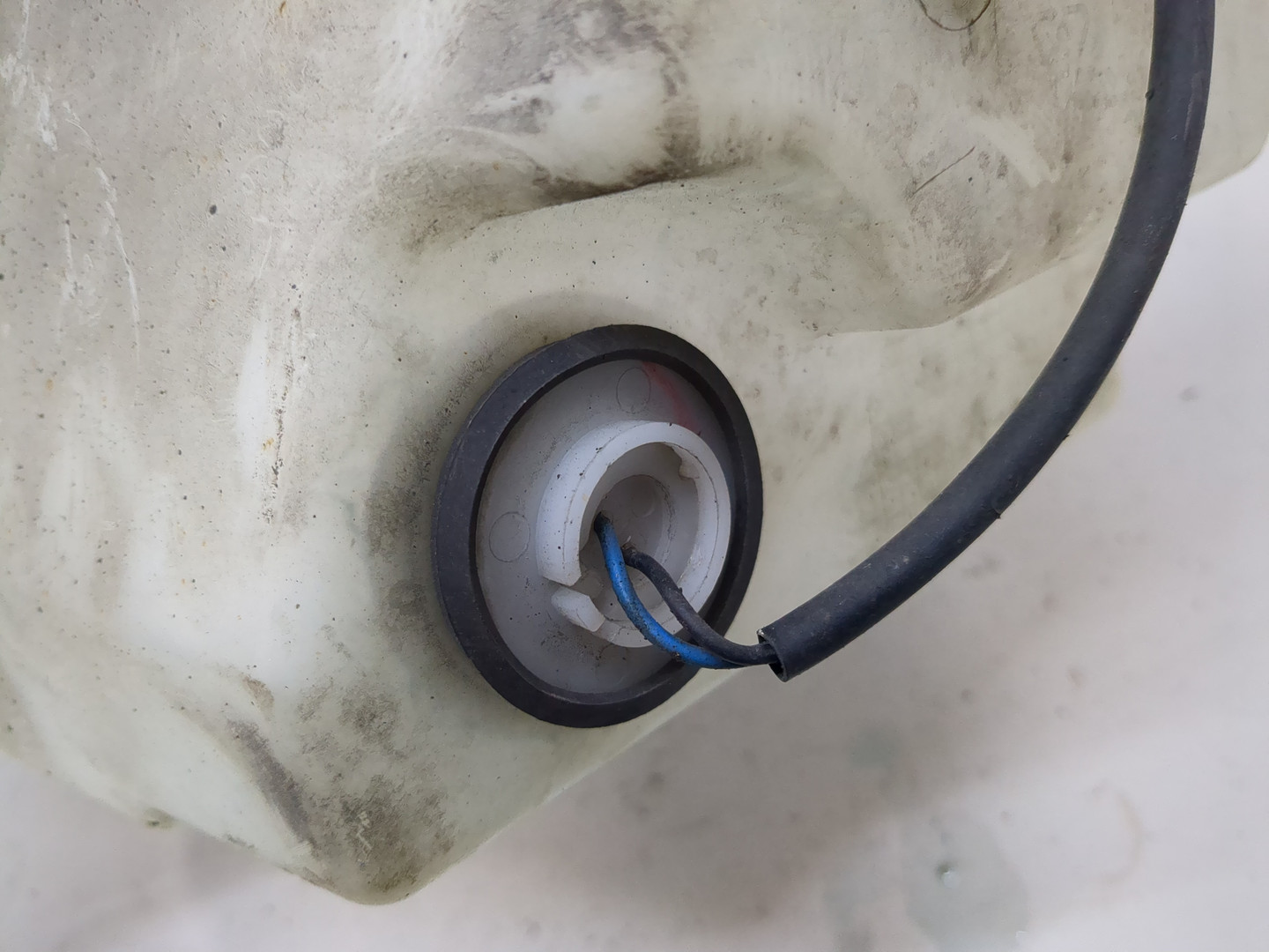 Бачок омывателя лобового стекла