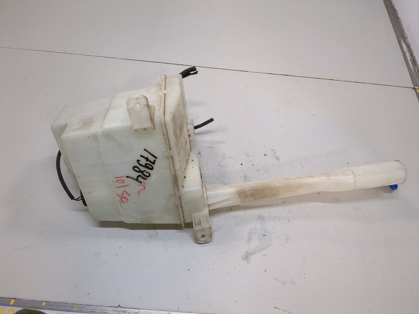 Бачок омывателя лобового стекла