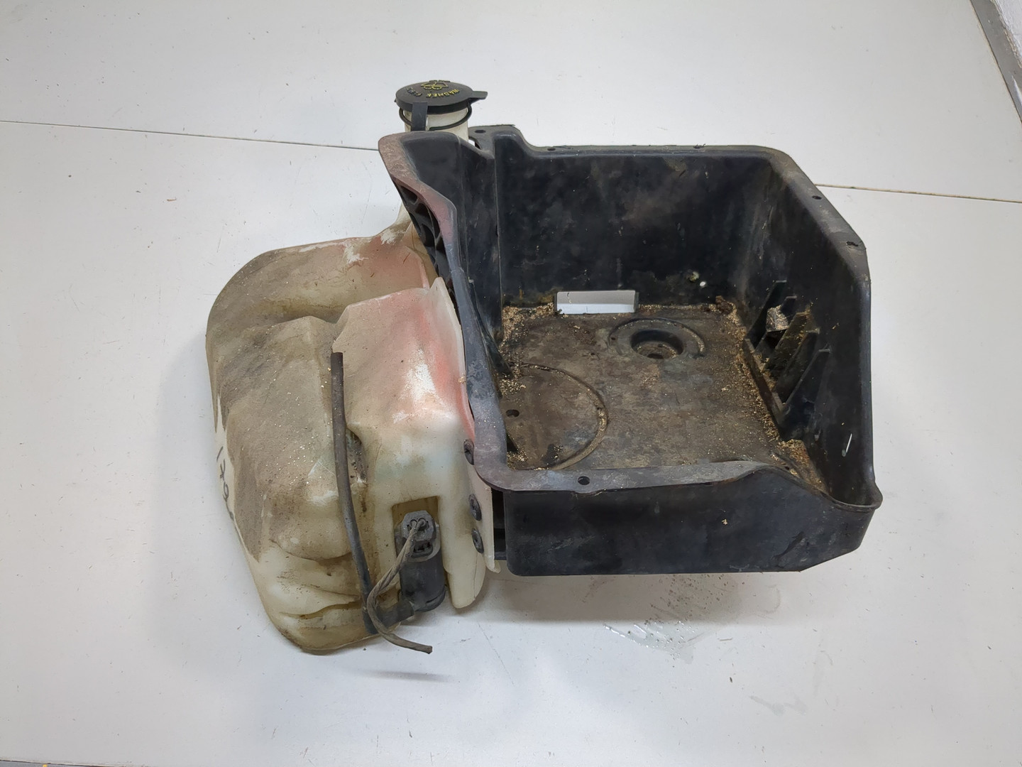 Бачок омывателя лобового стекла