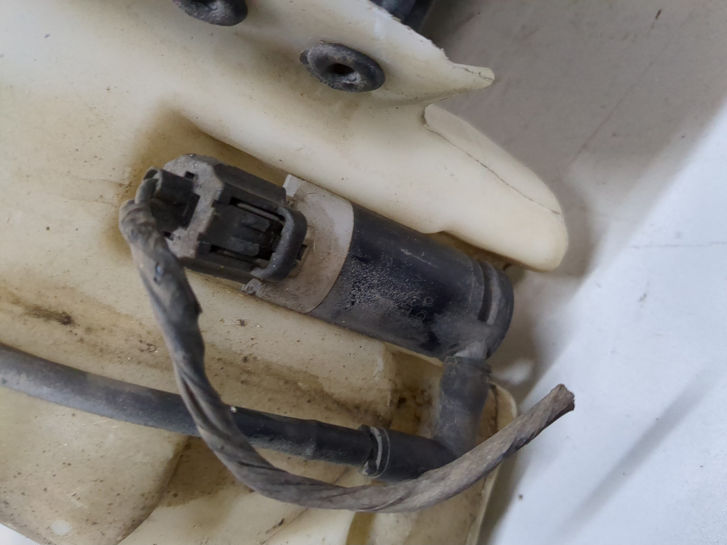 Бачок омывателя лобового стекла