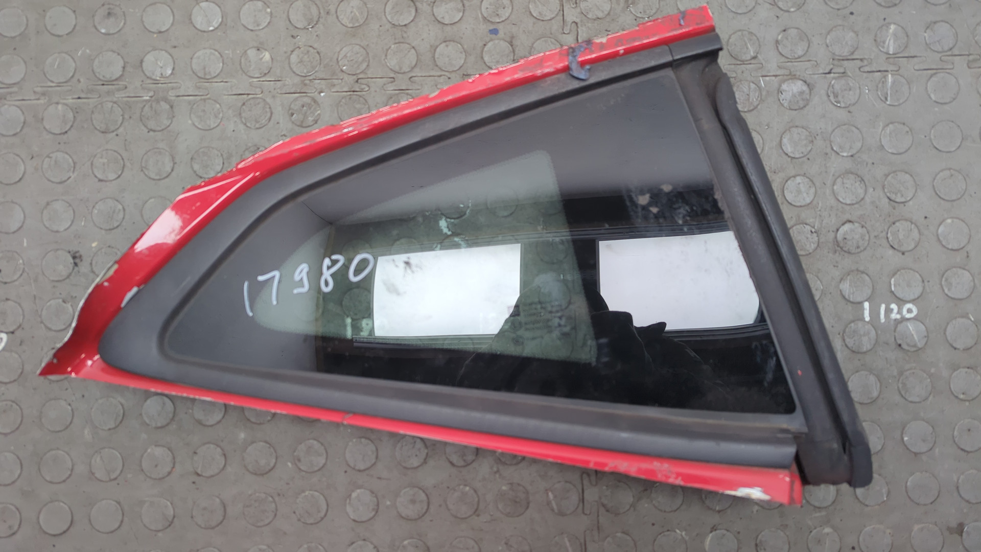 Стекло кузовное глухое правое