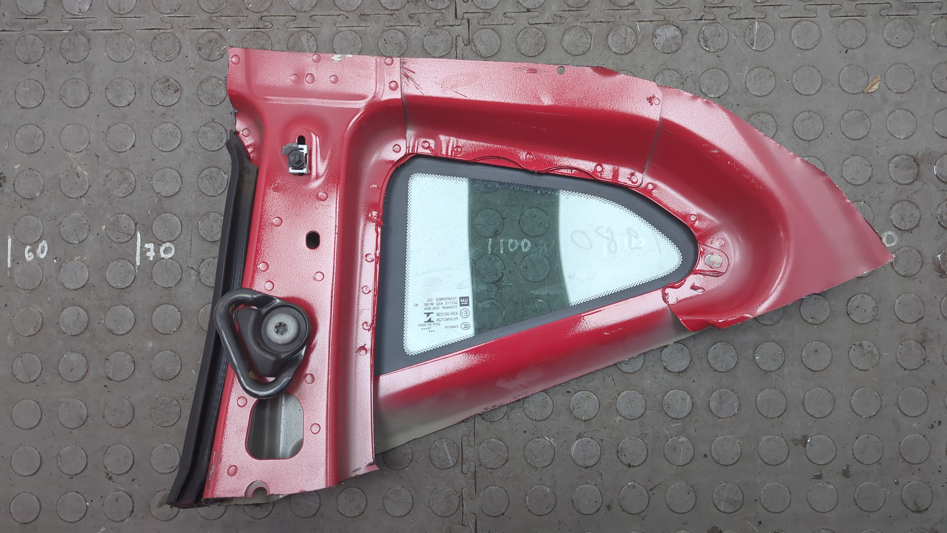 Стекло кузовное глухое правое