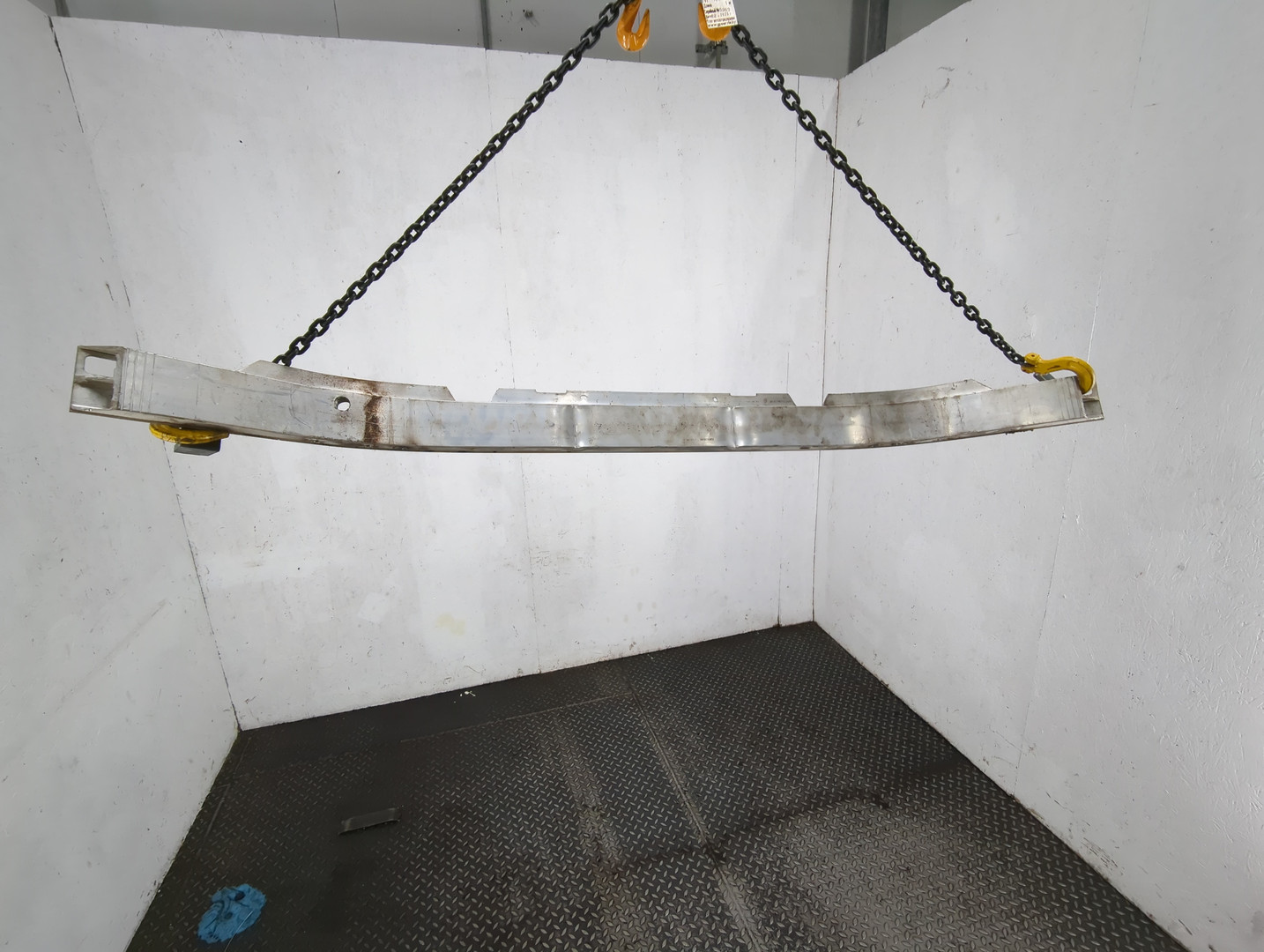 Усилитель переднего бампера