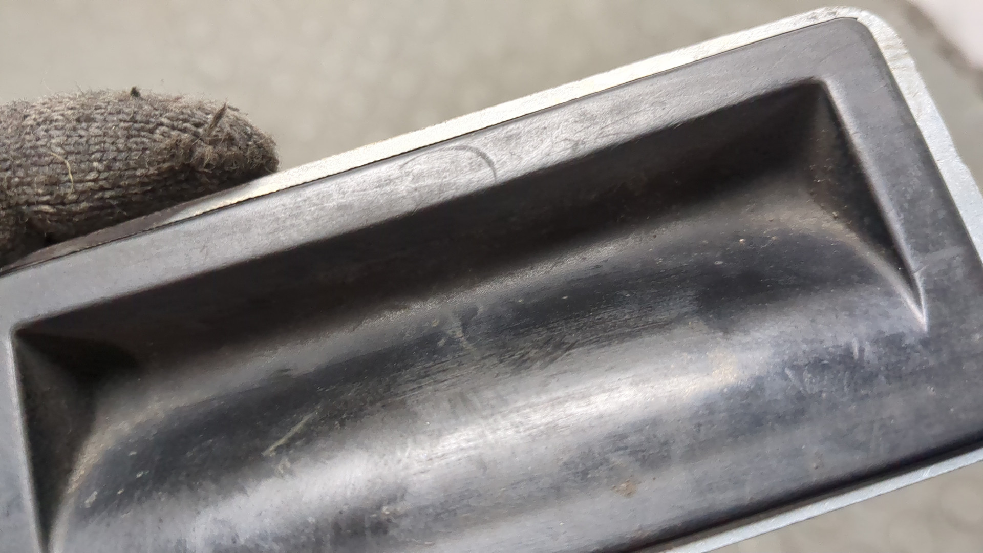 Кнопка открывания багажника