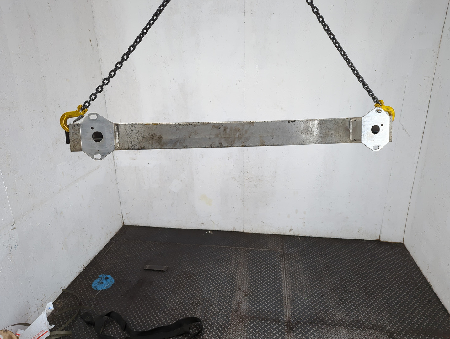 Усилитель заднего бампера