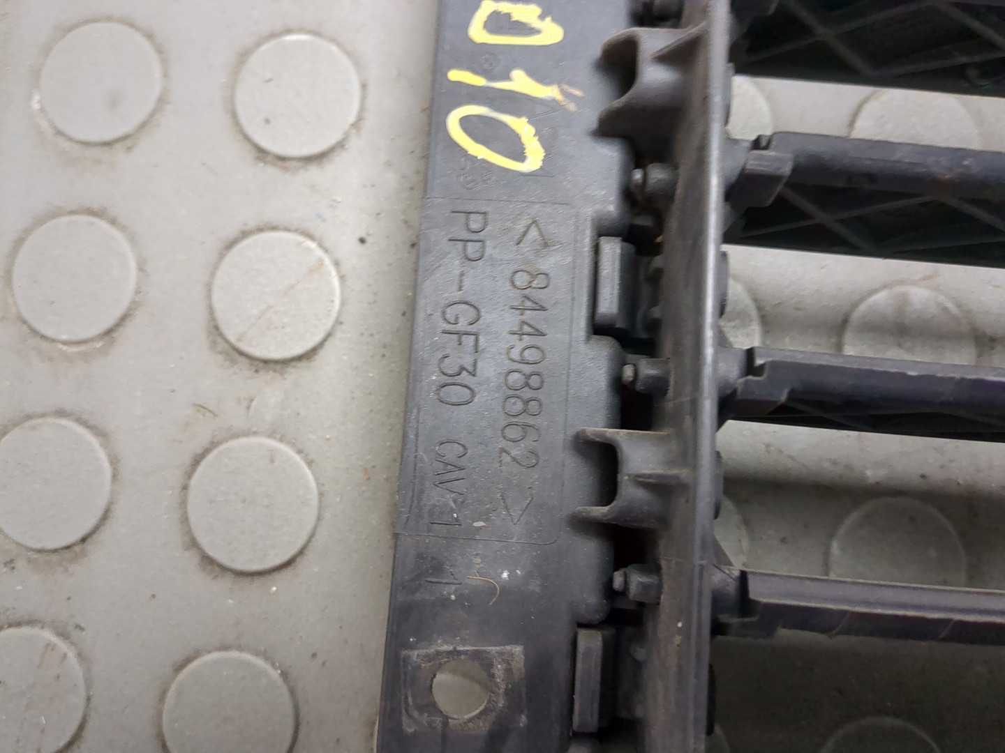 Жалюзи (воздуховод) бампера переднего