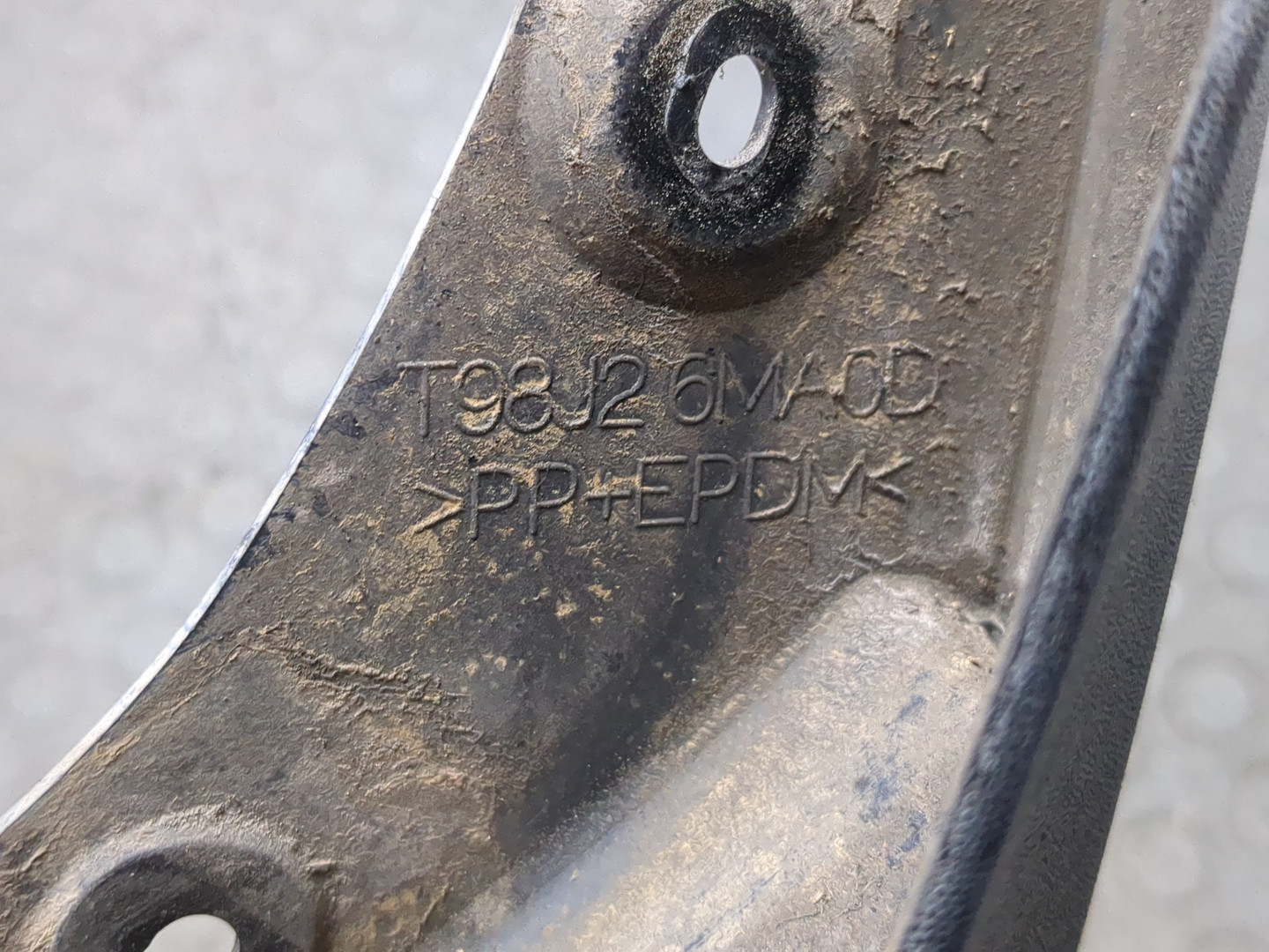 Брызговик задний правый