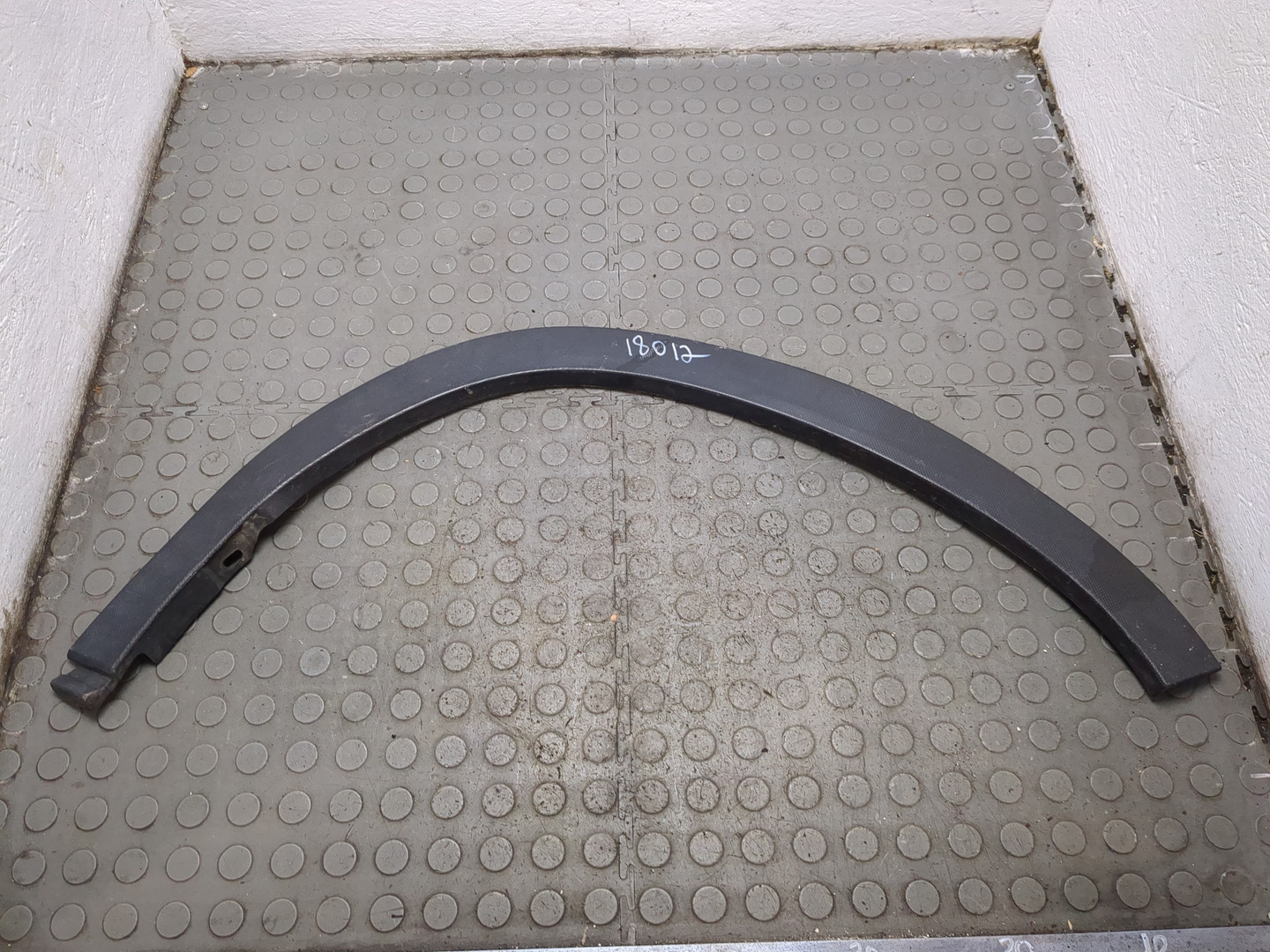 Накладка переднего крыла правого