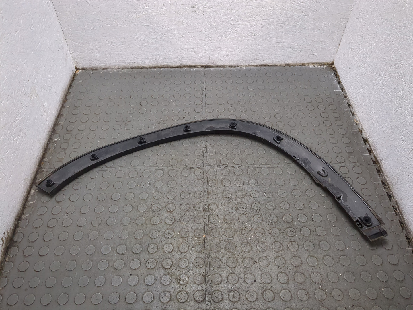 Накладка переднего крыла правого