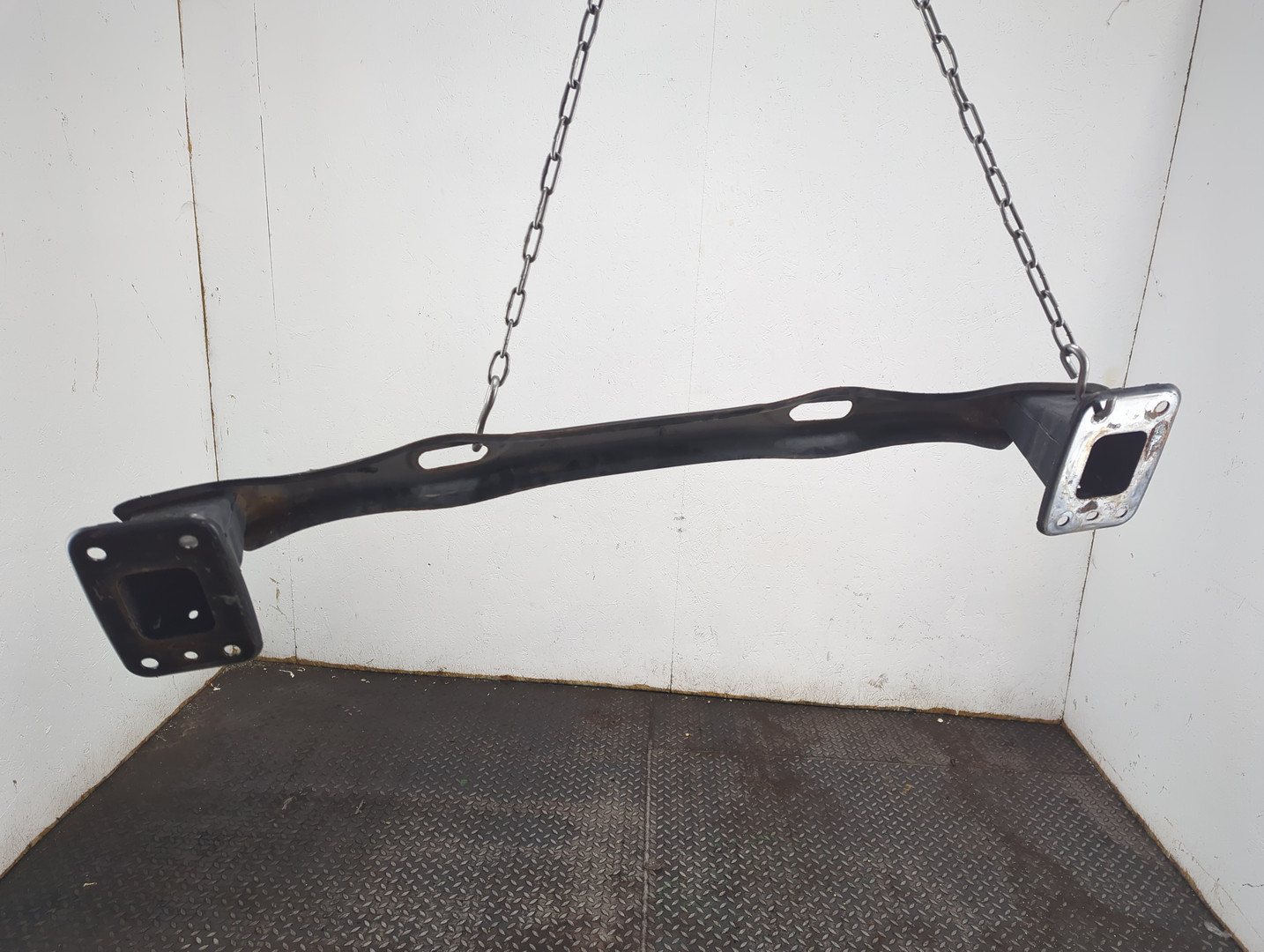 Усилитель заднего бампера