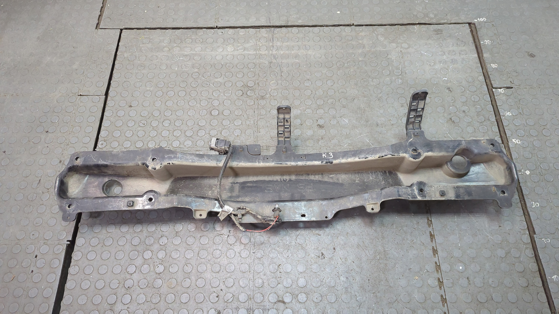 Усилитель заднего бампера