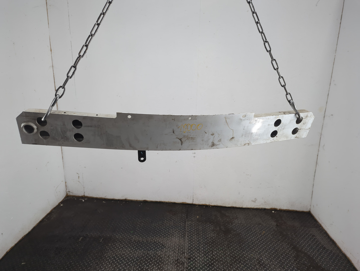 Усилитель переднего бампера