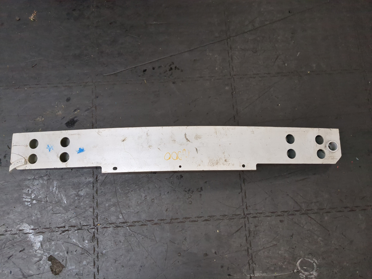 Усилитель переднего бампера