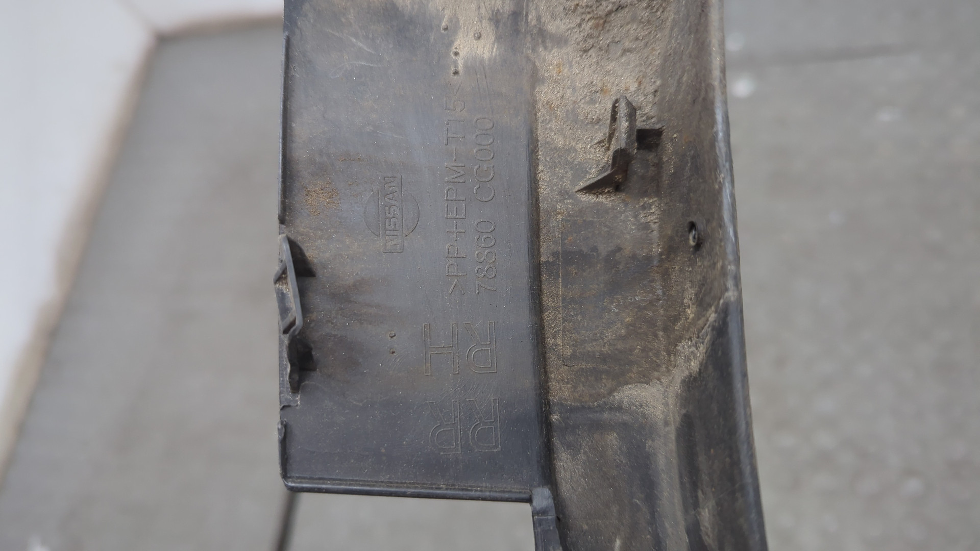 Молдинг заднего крыла правого