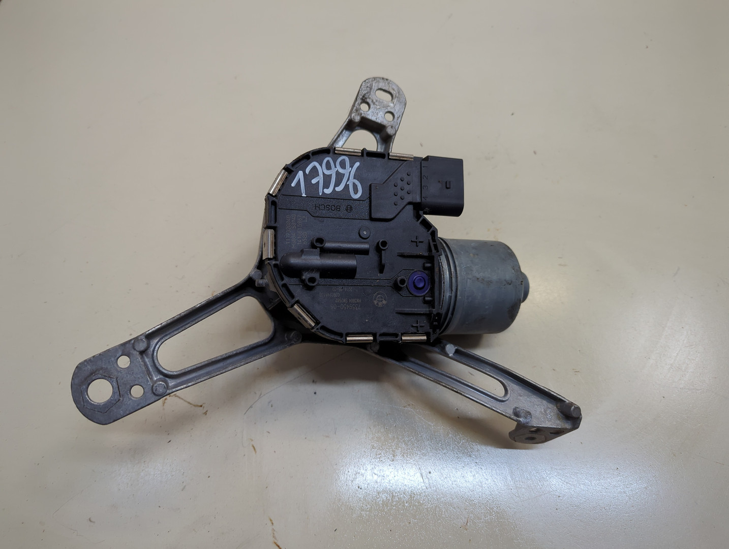 Моторчик стеклоочистителя передний