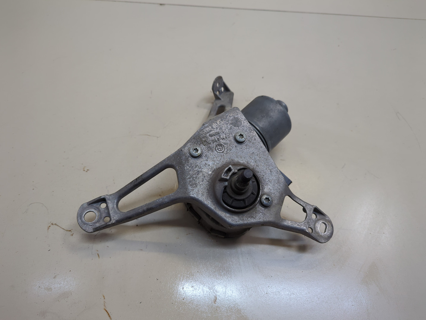 Моторчик стеклоочистителя передний