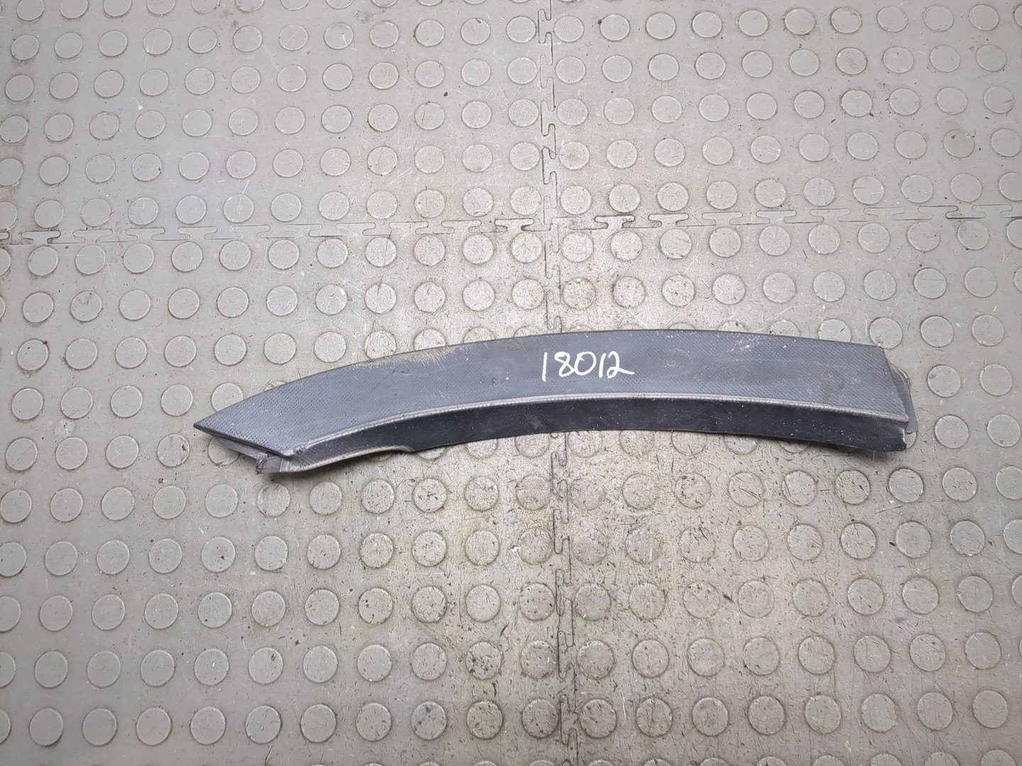 Молдинг заднего крыла правого