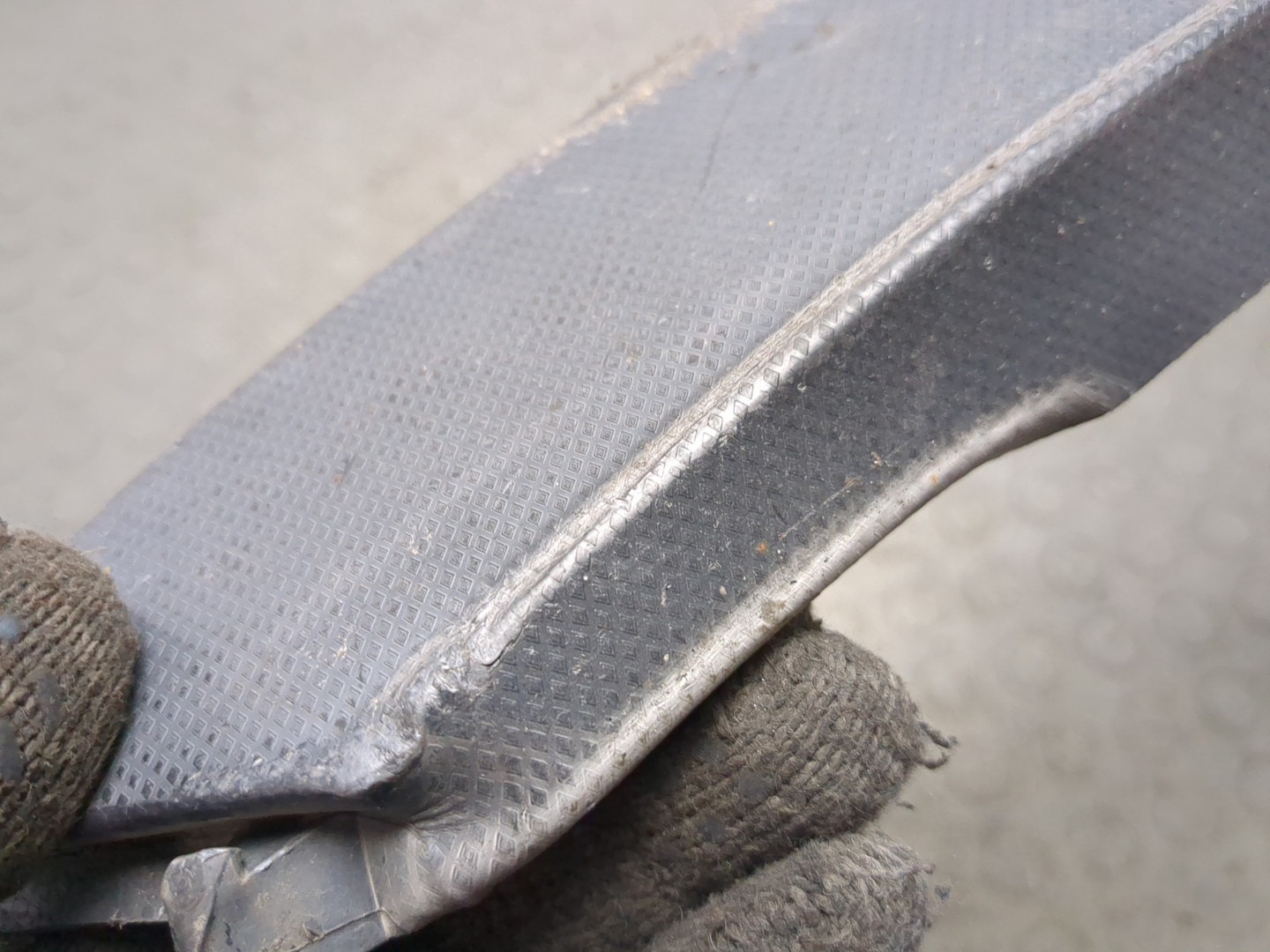 Молдинг заднего крыла правого