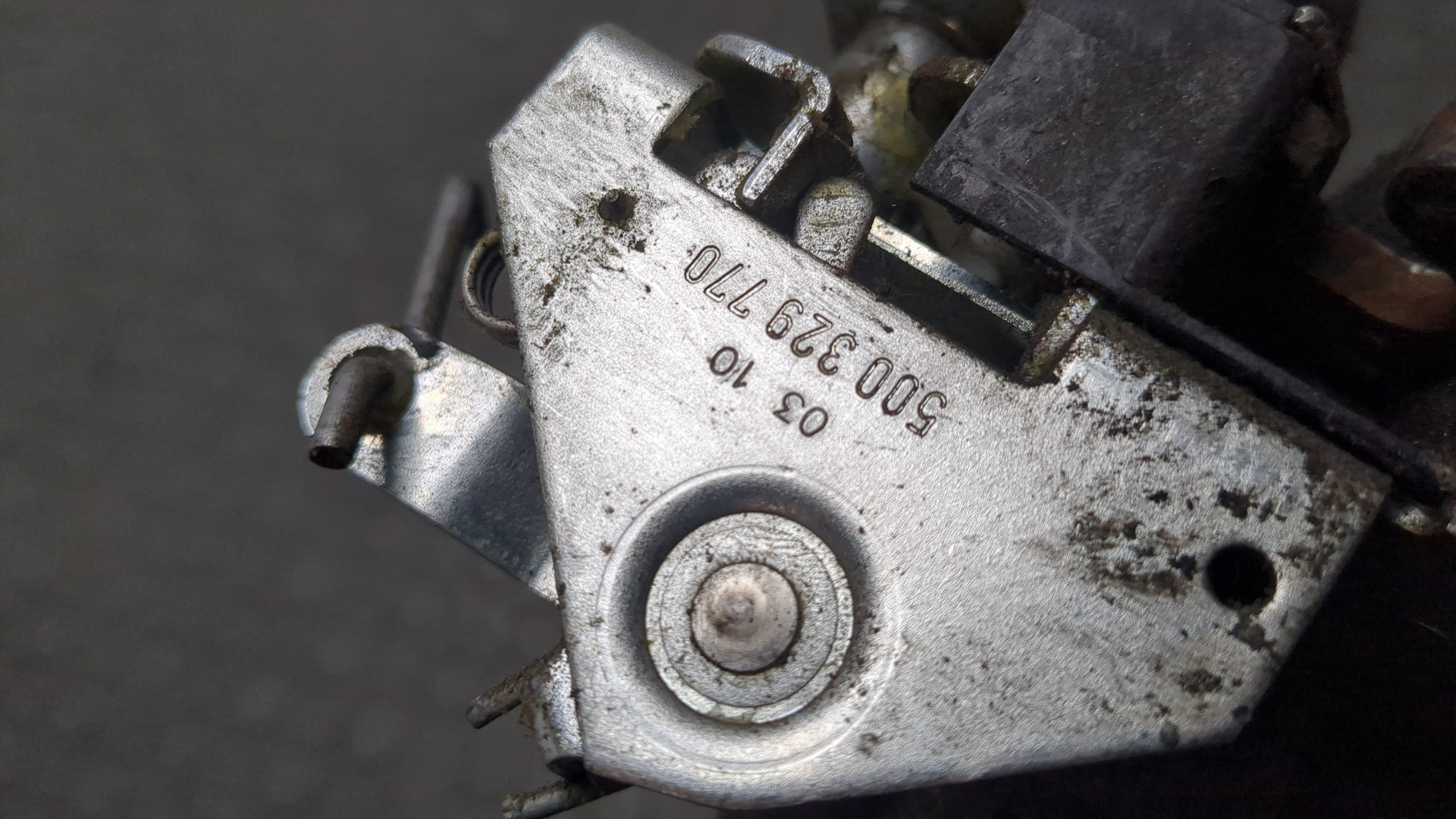 Замок двери задней правой